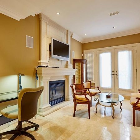 Elegant Apartment With Sauna Τορόντο Εξωτερικό φωτογραφία