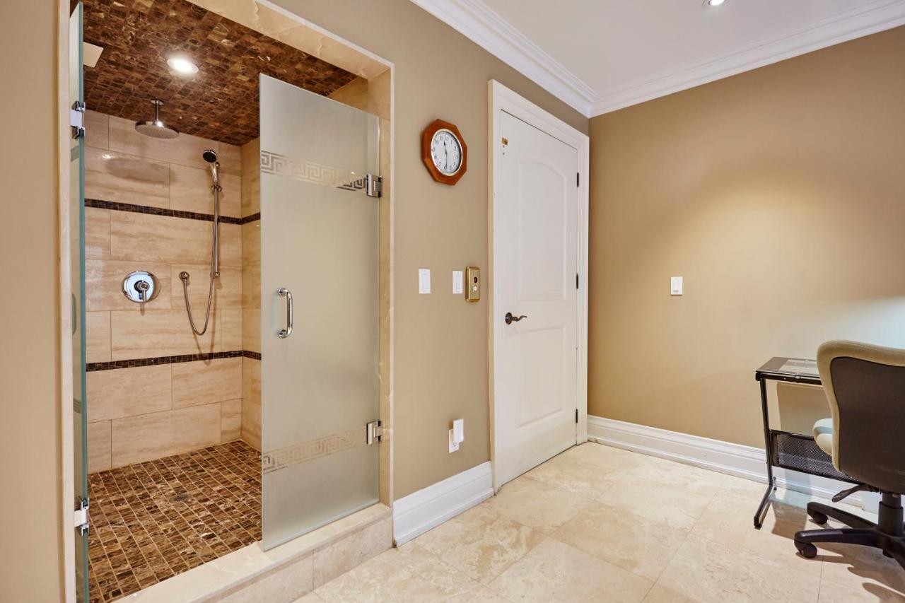 Elegant Apartment With Sauna Τορόντο Εξωτερικό φωτογραφία